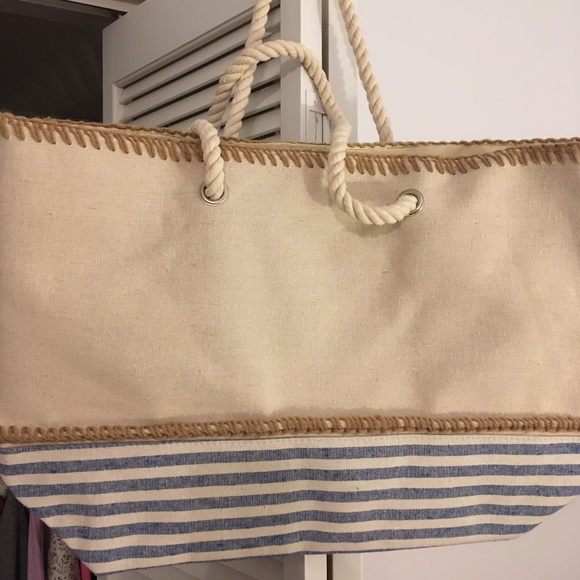 NWT Roomy Tote Bag with Soft Rope Handles … - Picture 1 of 5